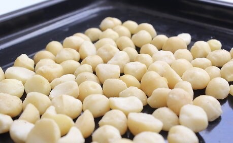 cách rang hạt macca